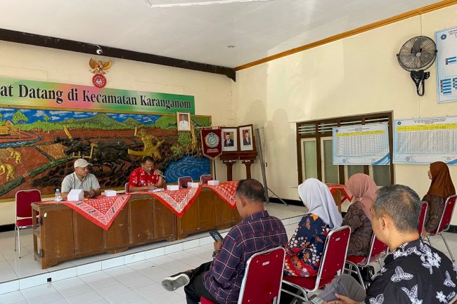 KOORDINASI BERSAMA ANTARA CAMAT DAN SELURUH KEPALA DESA SE KECAMATAN KARANGANOM