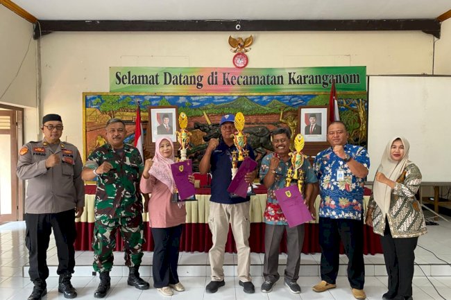 Pemberian Penghargaan Terhadap Poskamling Terbaik Tingkat Kecamatan Karanganom
